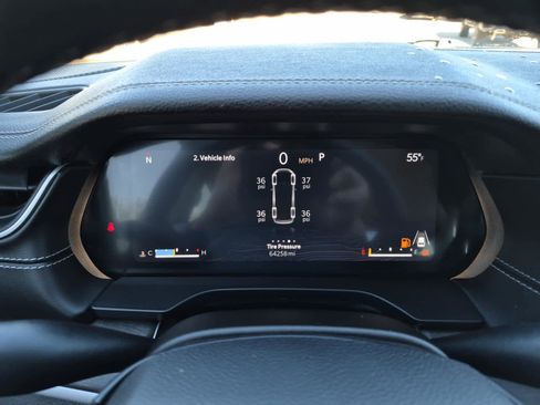 Used 2023 Jeep Grand Cherokee L Limited w/ Black Appearance Package image 23