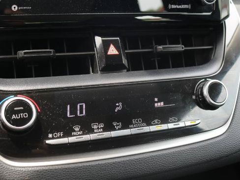 Used 2021 Toyota Corolla LE FWD image 14