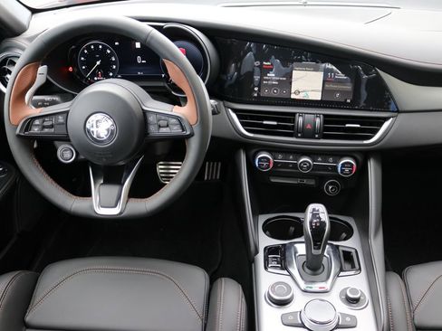 New 2025 Alfa Romeo Giulia Intensa w/ Driving Assist Package image 22