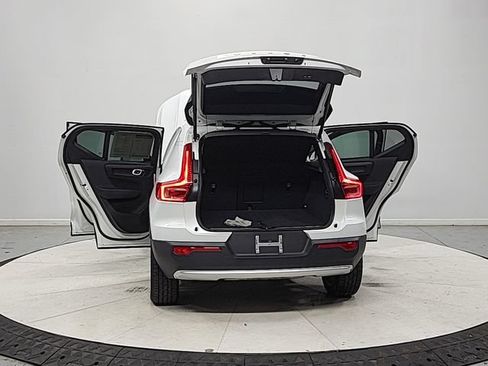 Used 2024 Volvo XC40 B5 Plus AWD/4WD image 15