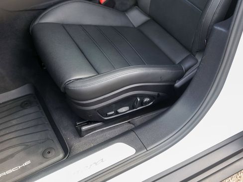 Used 2024 Porsche Panamera image 8