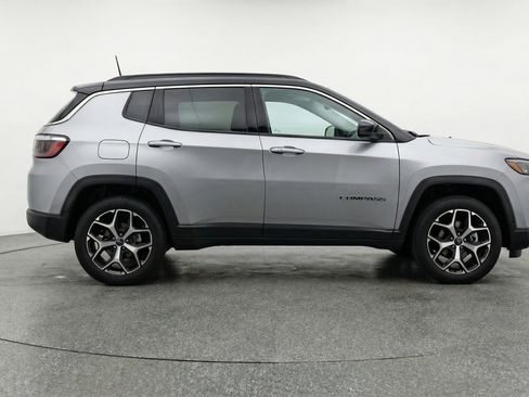 Used 2025 Jeep Compass Limited AWD/4WD image 11