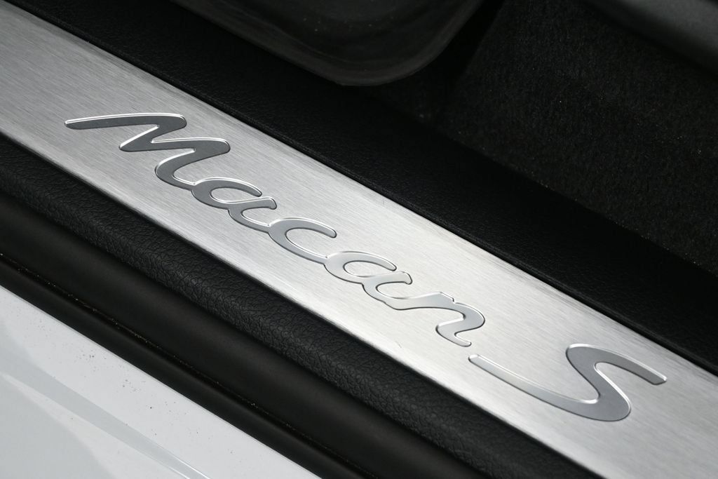Certified 2026 Porsche Macan S AWD/4WD image 35