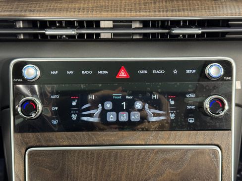 Used 2025 Genesis GV80 2.5T Advanced image 33