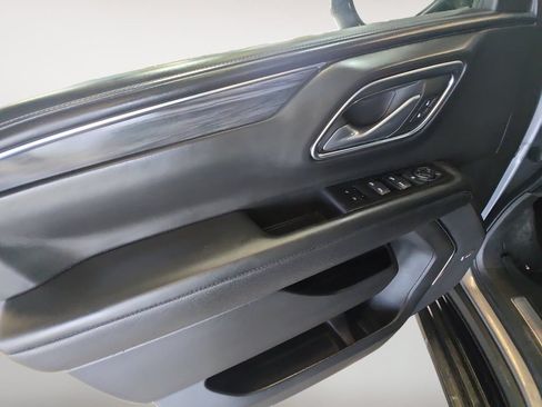 Used 2021 GMC Yukon XL SLT AWD/4WD image 10