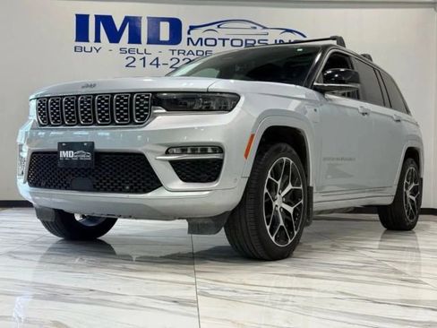 Used 2022 Jeep Grand Cherokee Summit AWD/4WD image 2