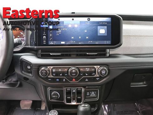 Used 2025 Jeep Wrangler Unlimited Sahara AWD/4WD image 12