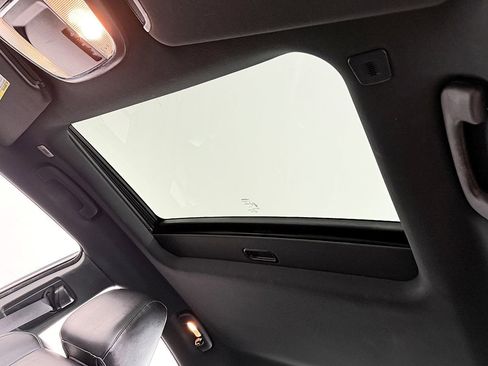 Used 2019 Dodge Charger SXT w/ Leather Interior Group image 36