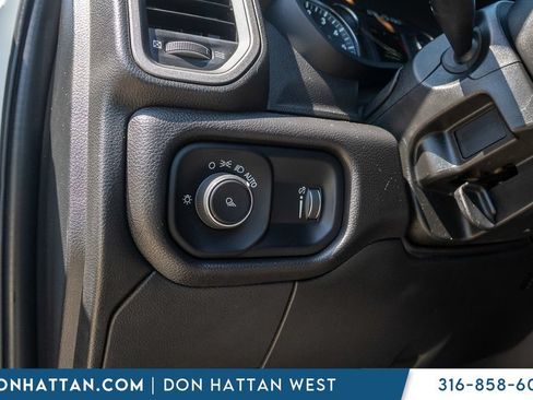 Used 2024 RAM 3500 Tradesman w/ Chrome Appearance Group AWD/4WD image 17