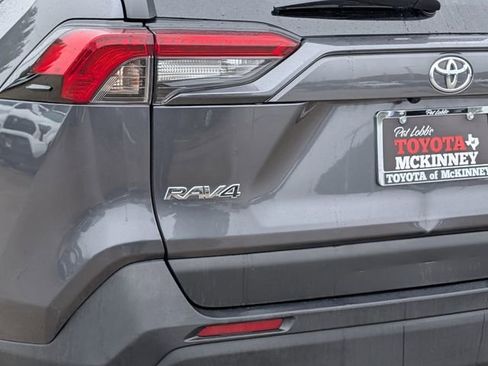 Used 2020 Toyota RAV4 XLE w/ Convenience Package FWD image 8