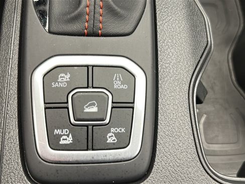 Used 2026 Nissan Frontier PRO-4X AWD/4WD image 22