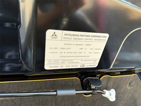 New 2025 Mitsubishi Outlander SE image 29