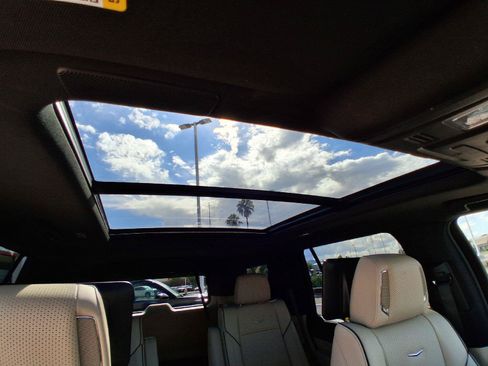 Used 2023 Cadillac Escalade Premium Luxury AWD/4WD image 40