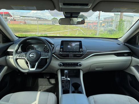 Used 2025 Nissan Altima 2.5 SV FWD image 28