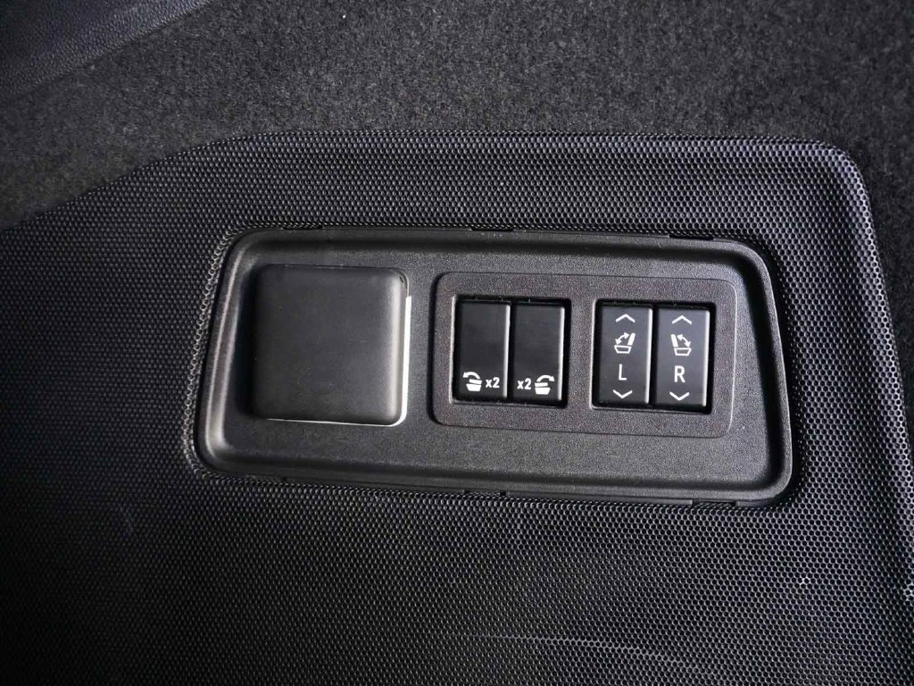 Used 2024 Cadillac Escalade Sport Platinum w/ LPO, Floor Liner Package AWD/4WD image 47