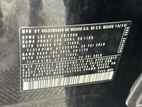 Used 2024 Volkswagen Tiguan SE AWD/4WD image 29