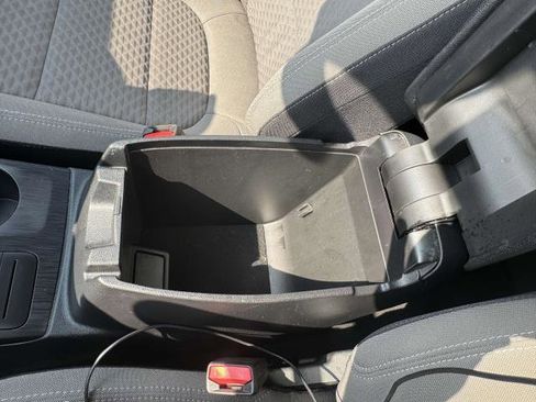 Used 2022 Ford Escape SE image 35