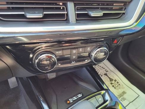 Used 2024 Chevrolet Trax ACTIV w/ Sunroof Package image 17