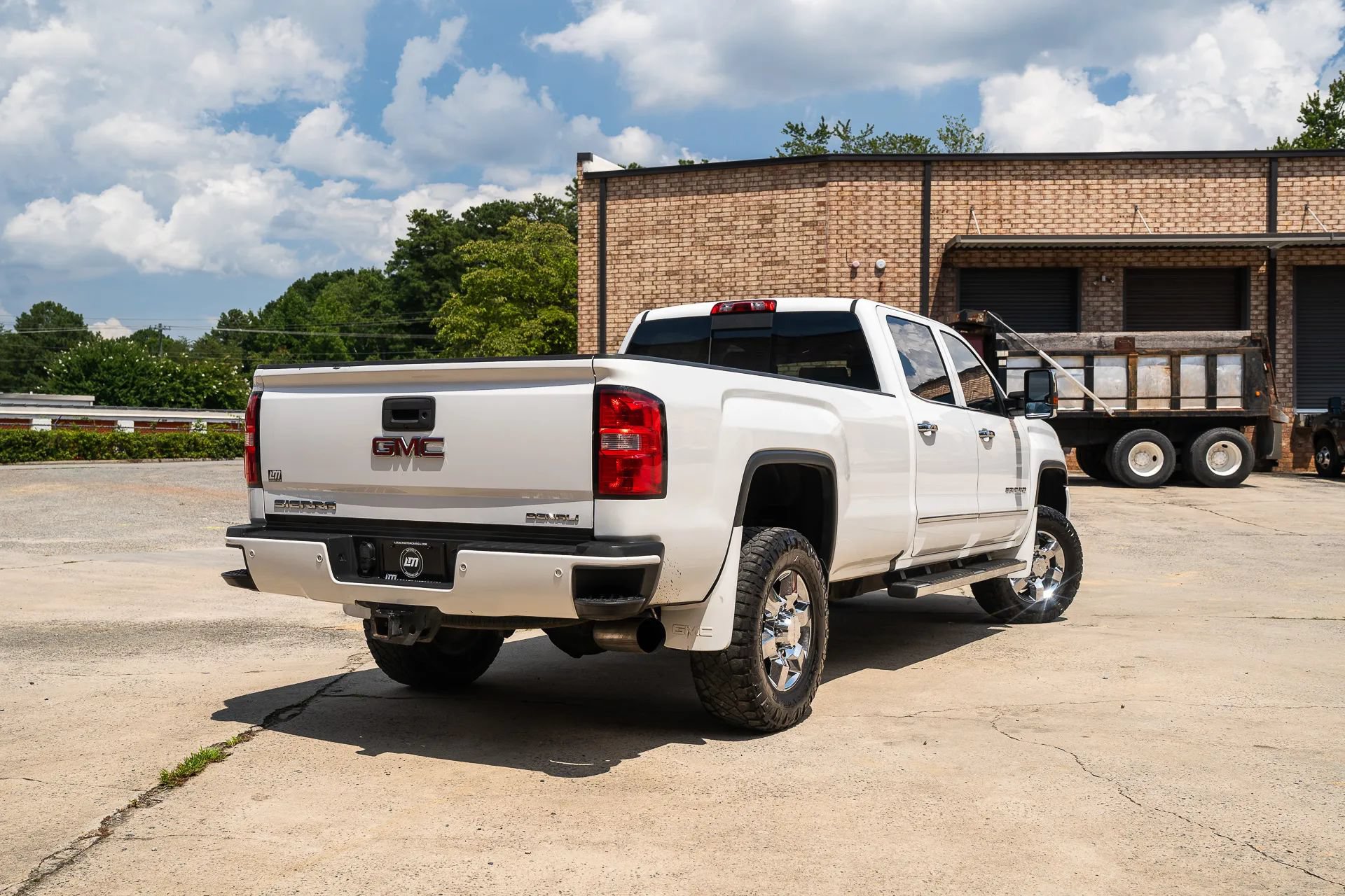 Used 2016 GMC Sierra 3500 Denali w/ Duramax Plus Package AWD/4WD image 2