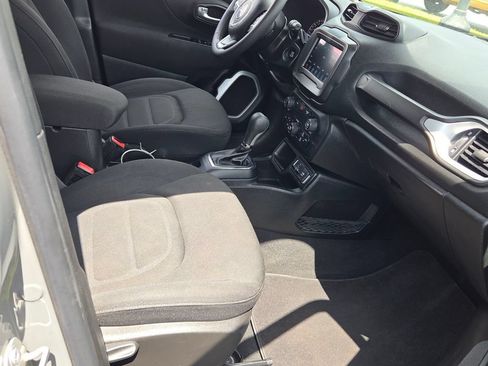 Used 2019 Jeep Renegade Latitude FWD image 16