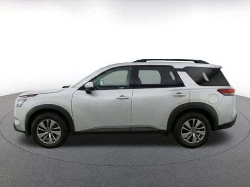 Used 2025 Nissan Pathfinder SV FWD image 4