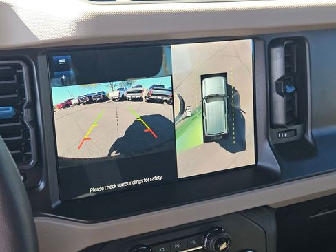 Used 2023 Ford Bronco Wildtrak image 18