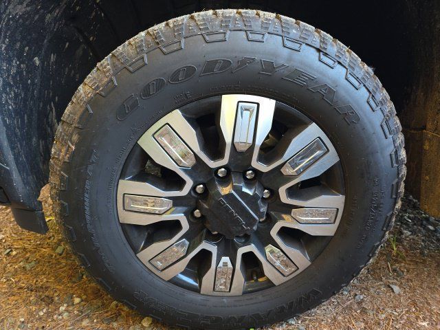 Used 2026 GMC Sierra 2500 Denali w/ Denali Reserve Package AWD/4WD image 3