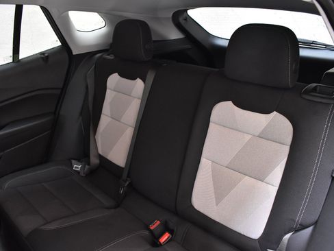 Used 2026 Chevrolet Trax LS w/ LS Convenience Package FWD image 18