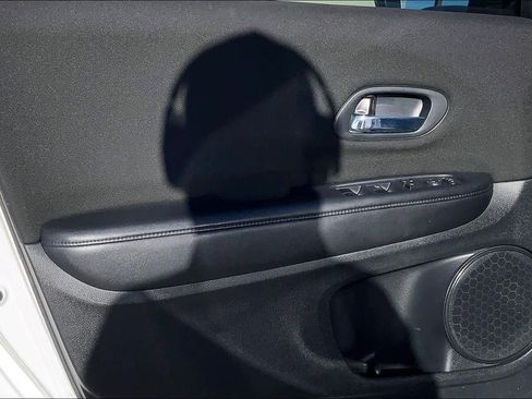 Used 2016 Honda HR-V LX image 20