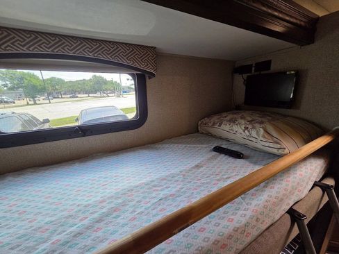 Used 2017 Ford E-450 and Econoline 450 Super Duty w/ Motorhome Prep Package RWD image 16