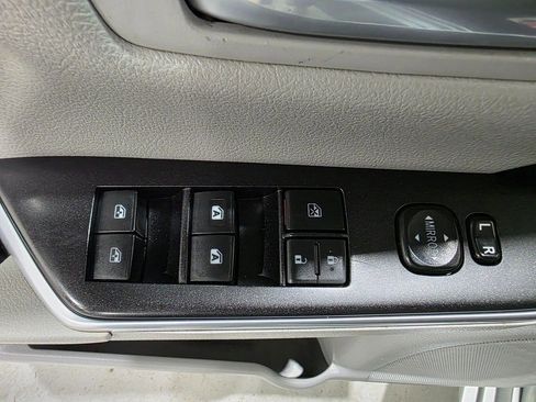 Used 2017 Toyota Camry SE image 17