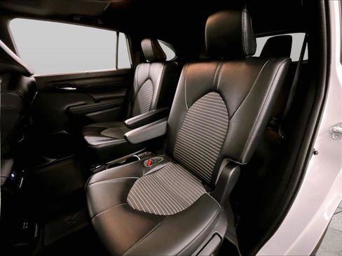 Used 2022 Toyota Highlander XSE image 25