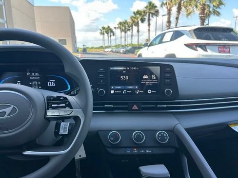 New 2026 Hyundai Elantra SE FWD image 17