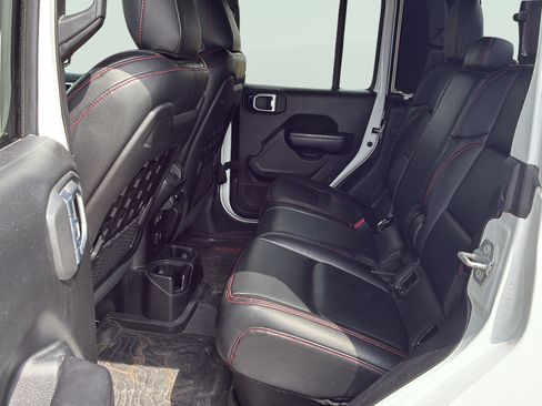 Used 2020 Jeep Gladiator Rubicon AWD/4WD image 25