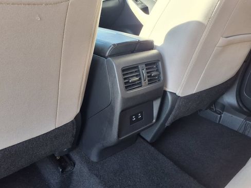 Used 2025 Nissan Rogue SV FWD image 20