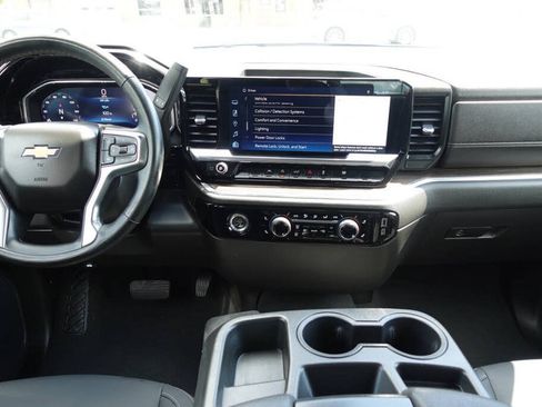 Used 2023 Chevrolet Silverado 1500 LT AWD/4WD image 40