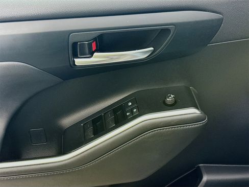 Certified 2022 Toyota Highlander XLE image 15