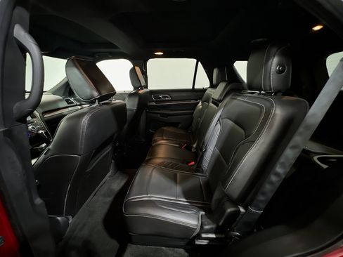 Used 2018 Ford Explorer Platinum AWD/4WD image 18