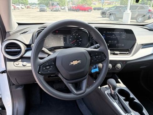 New 2026 Chevrolet Trax LS w/ LS Convenience Package FWD image 3