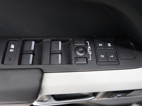 Used 2024 Land Rover Defender 110 S image 33