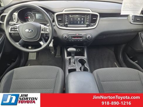 Used 2019 Kia Sorento AWD V6 image 25