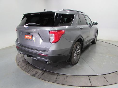 Used 2021 Ford Explorer XLT w/ Equipment Group 202A AWD/4WD image 7