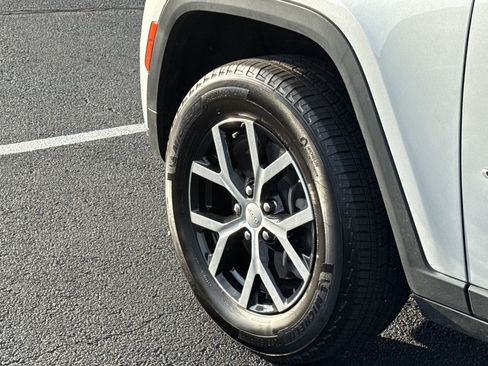 Used 2024 Jeep Grand Cherokee L Limited image 35