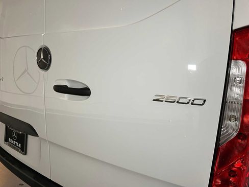 Used 2025 Mercedes-Benz Sprinter 2500 image 16