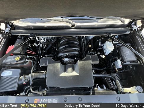 Used 2018 Chevrolet Suburban LT image 12