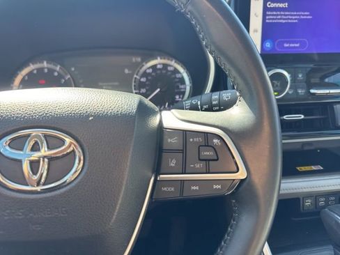 Used 2024 Toyota Highlander XLE image 17