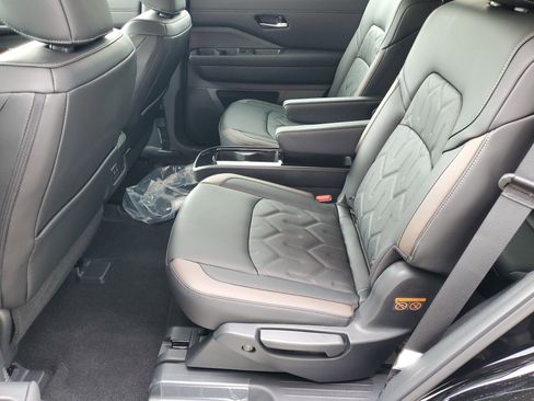 New 2026 Nissan Pathfinder Platinum image 22