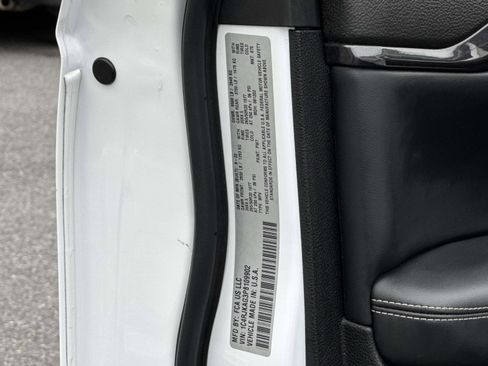 Used 2023 Jeep Grand Cherokee L Laredo image 28