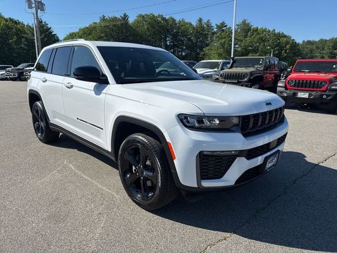 Used 2026 Jeep Grand Cherokee Limited w/ Limited Altitude Package AWD/4WD image 7