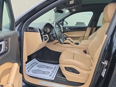 Used 2022 Porsche Cayenne image 8